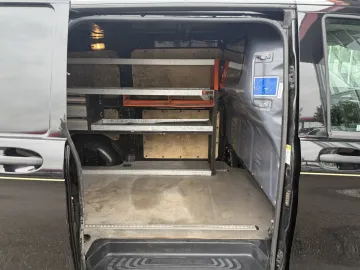 Car image 26