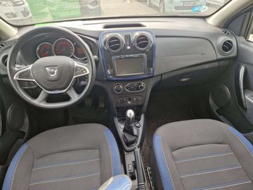 Car image 19