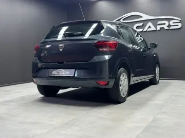 Car image 4