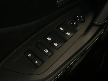 Car image 32