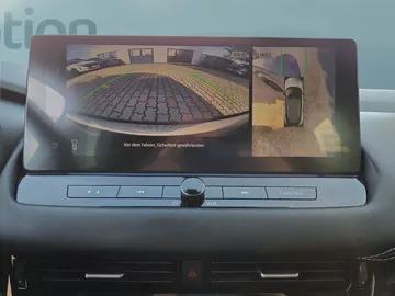 Car image 30