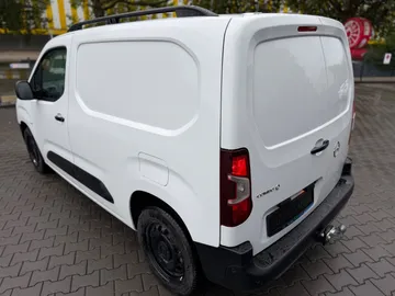 Car image 38
