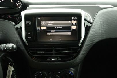 Car image 26