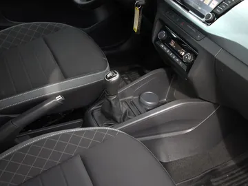 Car image 26