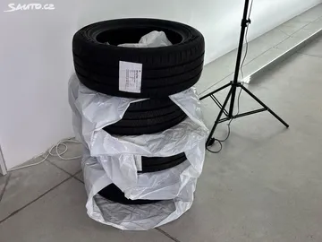 Car image 30
