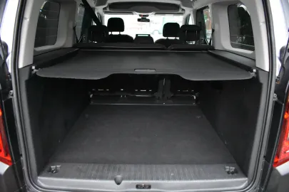 Car image 30