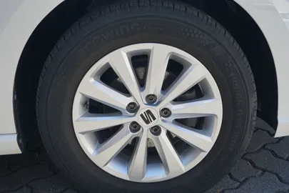 Car image 37