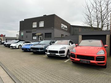 Car image 7