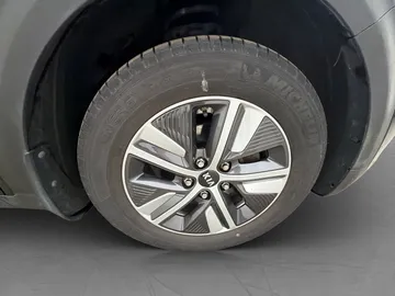 Car image 34