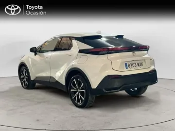 Car image 4