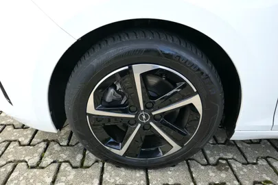 Car image 28