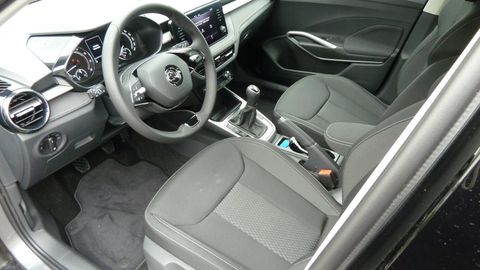 Car image 9