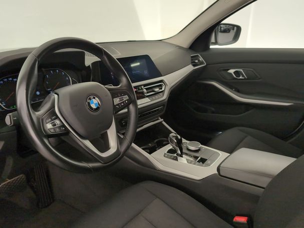 BMW 318i Touring 115 kW image number 1