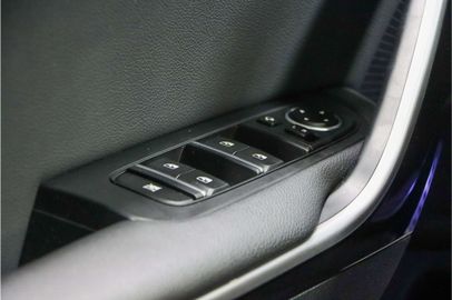 Car image 33