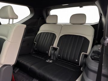 Car image 38