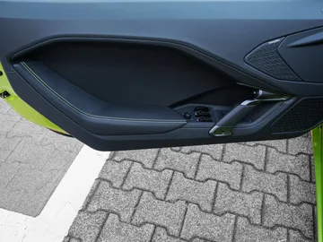 Car image 28