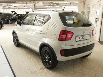 Car image 3