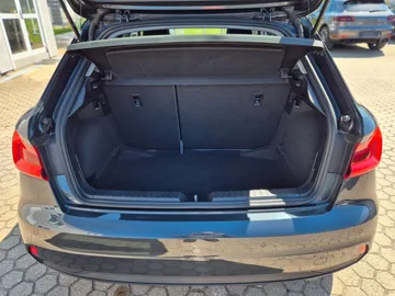 Car image 32