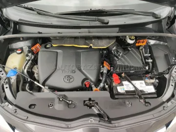 Car image 26