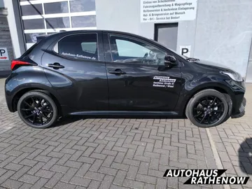 Car image 3