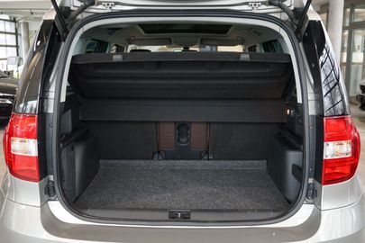 Car image 32