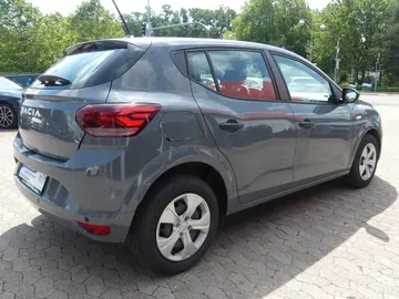 Car image 5