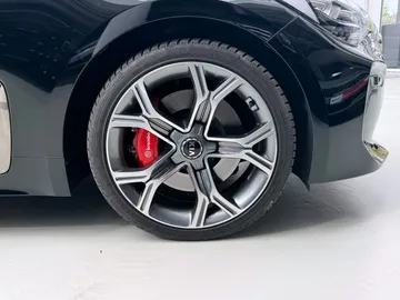 Car image 26