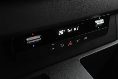 Car image 40