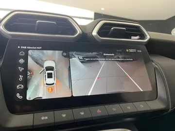 Car image 26