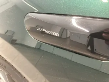 Car image 19
