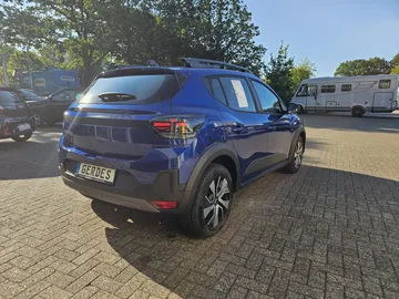 Car image 5