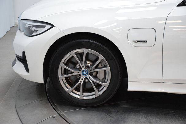 BMW 330 e Touring M Sport 216 kW image number 21