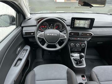 Car image 11