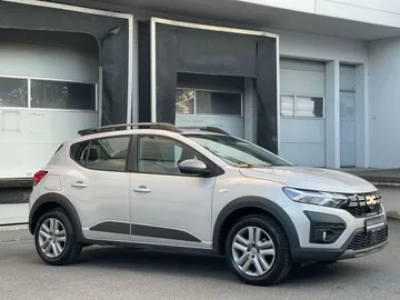 Car image 3