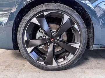 Car image 29