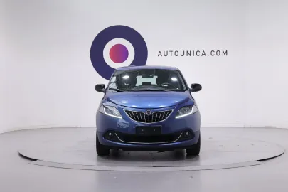 Car image 3