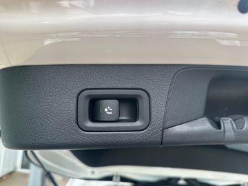 Car image 29