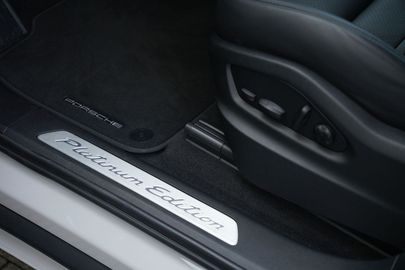 Car image 37