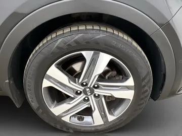 Car image 37