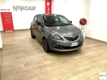 Car image 2