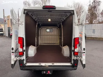 Car image 31