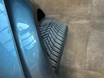Car image 46