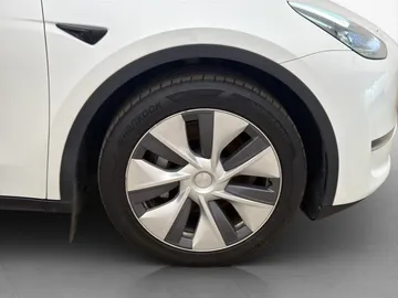 Car image 31