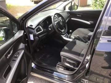 Car image 11