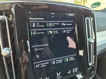 Car image 40