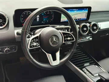 Car image 40