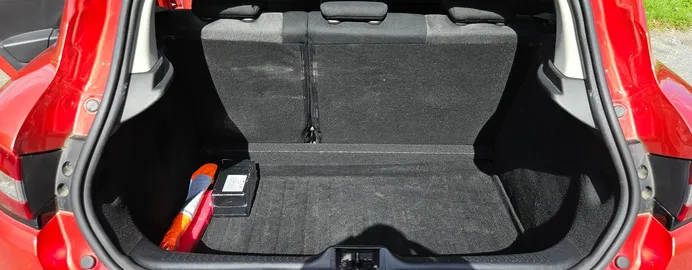 Car image 19