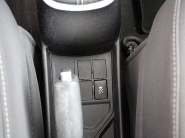 Car image 30