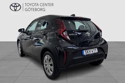 Car image 4