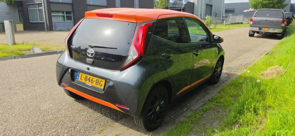 Car image 3